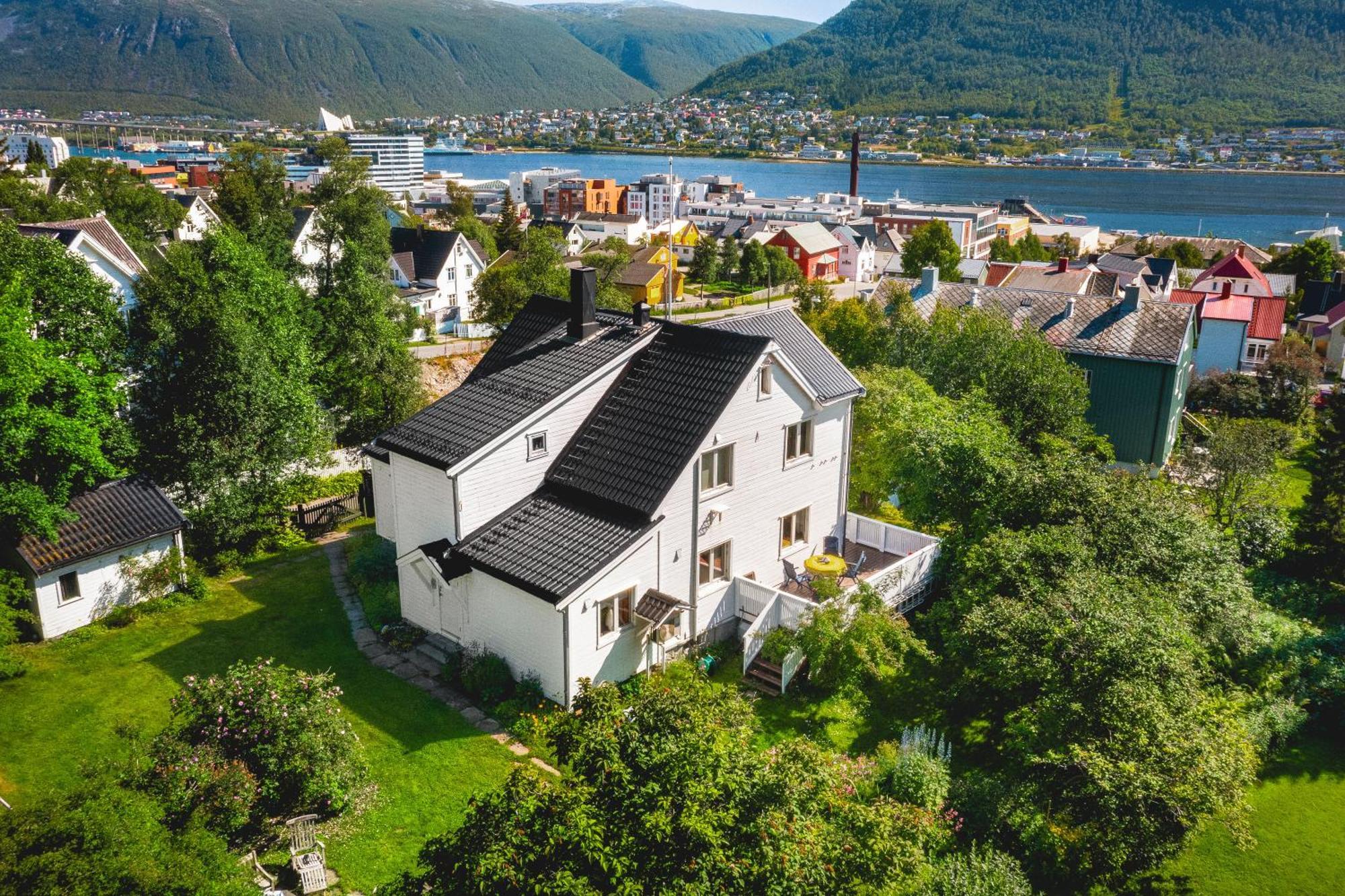 Historical Villa & Green Sanctuary In City Center Tromsø Esterno foto